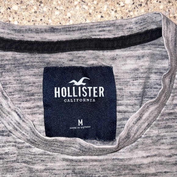 Hollister California ~ Men’s Medium ~ Black & Gray ~ Logo Tee ~ Short Sleeve - Picture 3 of 6